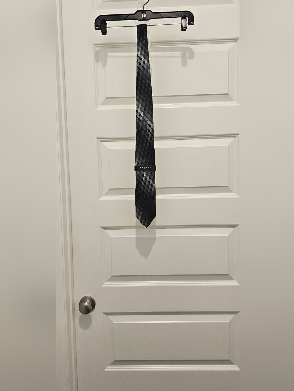 NWT Axcess A Claiborne Company 100% Silk Geometric Necktie Black Gray